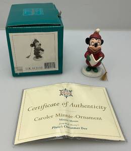 lot 172 image: WDCC Walt Disney Classic Collection Plutos Christmas Tree -Minnie Mouse Caroler With Coa In Original Box