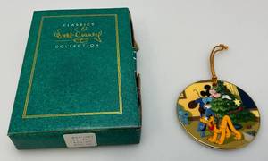 lot 185 image: WDCC Walt Disney Classic Collection Plutos Christmas Tree Pluto Helps Decorate  1996 Happy Holiday Ornament In Original Box