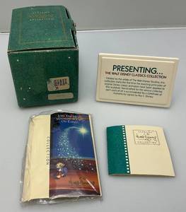 lot 189 image: WDCC Walt Disney Classic Collection Dealers Plaque In Original Box