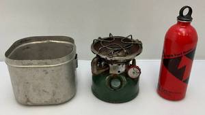 lot 224 image: 1970s Coleman 502 Kerosene Sportster Single Burner Stove With Aluminum Carrying Pot & Fuel