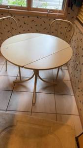 lot 76 image: Round Drop Leaf Dining Table with 2 Chairs