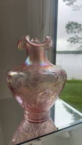lot 90 image: Vintage Iridescent Pink Art Glass Vase with Ruffled Edge