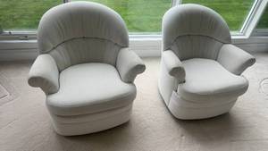 lot 101 image: Pair of Upholstered Armchairs in Cream Fabric