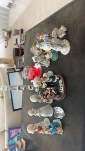 lot 116 image: Collection of 17 Assorted Figurines and Home Decor Items