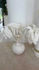 lot 129 image: White Ceramic Vase with Decorative Ruffled Leaves