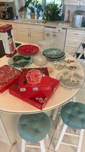 lot 136 image: Collection of Seasonal Glass Serving Dishes and Platters