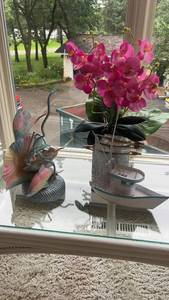 lot 148 image: Decorative Set Artificial Orchid, Metal Fish Sculpture & Model Boat