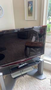 lot 149 image: Samsung 60-Inch Flat Screen TV with Remote