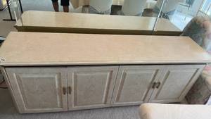 lot 154 image: Henredon Light Wood Credenza with Storage and Drawers