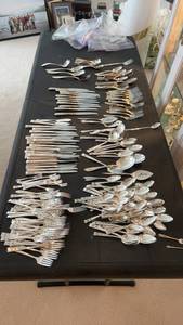 lot 165 image: Mikasa and Oneida Silver-Plated Flatware Collection