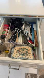 lot 179 image: Assorted Kitchen Utensils and Gadgets Collection