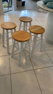 lot 181 image: Set of 4 Wooden Bar Stools with White Legs