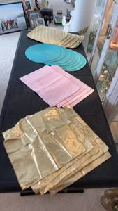 lot 183 image: Assorted Set of Table Mats and Placemats