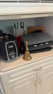 lot 184 image: Oster Toaster, George Foreman Grill, Blender, and Bell Set