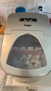 lot 196 image: Prime Countertop Portable Ice Maker
