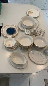 lot 198 image: 61-Piece Noritake Fine China Dinnerware Set Golden Cove Pattern