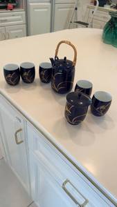 lot 200 image: Japanese Porcelain Tea Set with Bamboo Handle - 6 Pieces