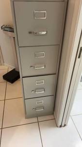 lot 211 image: 4-Drawer Metal Filing Cabinet with Silver Handles