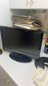 lot 213 image: Samsung 21-Inch Flat Screen TV Monitor