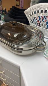 lot 214 image: Stainless Steel Oval Roasting Pan with Glass Lid