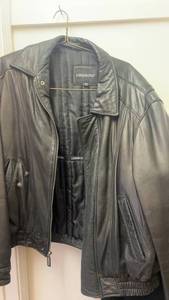 lot 227 image: London Fog Black Leather Jacket - Size Large
