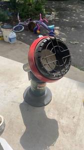 lot 256 image: Mr. Heater Little Buddy Propane Heater