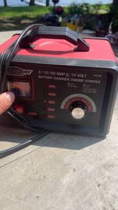 lot 273 image: Speedway Series Battery ChargerEngine Starter 21050 AMP 612 Volt