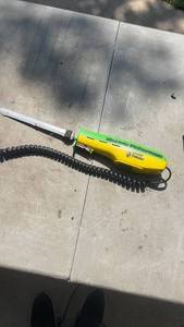 lot 274 image: Mister Twister Electric Fisherman Fillet Knife