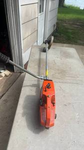 lot 307 image: Craftsman 26.2cc Weedwacker with Semi-Automatic Line Feed and Power Edger