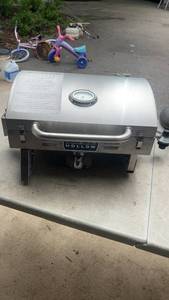 lot 309 image: Smoke Hollow PT300B Portable Tabletop Grill