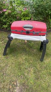 lot 334 image: Thermos Grill2Go Portable Gas Grill
