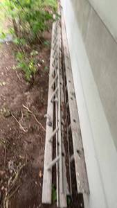 lot 352 image: Used 24-Foot Extension Ladder