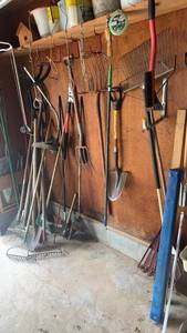 lot 356 image: Large Collection of Assorted Garden Tools