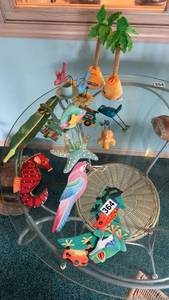 lot 364 image: Colorful Collection of Tropical Themed Decorations
