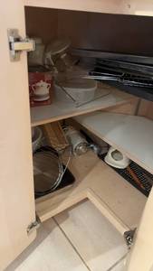 lot 370 image: Assorted Kitchenware and Coffee Urn Collection