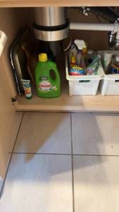 lot 371 image: Assorted Kitchen Cleaning and Storage Supplies