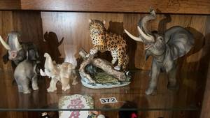 lot 372 image: Collection of 4 Animal Figurines Elephants and Cheetah