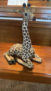 lot 389 image: Decorative Ceramic Giraffe Figurine for Home Decor