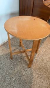 lot 402 image: Vintage Wooden Round Side Table
