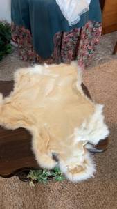 lot 403 image: White Fur Table Runner