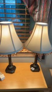 lot 409 image: Set of 2 Elegant Table Lamps with Beaded Trim Shades