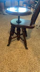 lot 412 image: Antique Wooden Adjustable Piano Stool with Carved Backrest