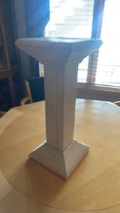 lot 423 image: Tall Wooden Pedestal Stand with Fluted Design