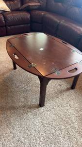 lot 431 image: Oval Wooden Coffee Table with Folding Leaves