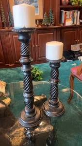 lot 489 image: Elegant Set of 4 Decorative Candle Holders