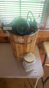 lot 516 image: Wooden Ice Cream Maker with Salt for Ice Cream