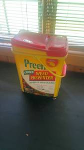 lot 523 image: Preen Garden Weed Preventer with Applicator Scoop