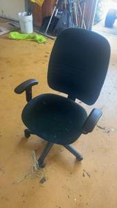 lot 538 image: Used Office Swivel Chair with Armrests