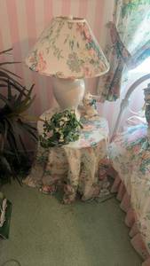 lot 563 image: Floral Bedding Set with Ruffled Accents and Matching Lamp