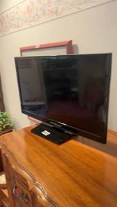 lot 612 image: Samsung LCD Television